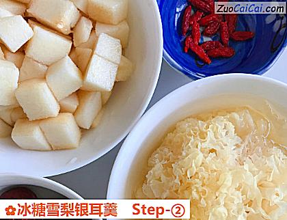 冰糖雪梨银耳羹做法第二步骤
