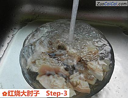 红烧大肘子做法第三步骤