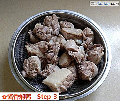 酱香焖鸭做法第三步骤