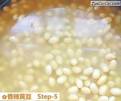 香辣黄豆做法第五步骤