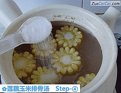 莲藕玉米排骨汤做法第四步骤