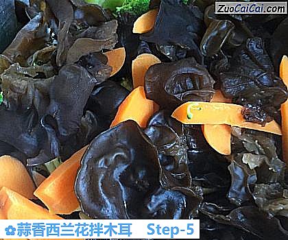 蒜香西兰花拌木耳做法第五步骤