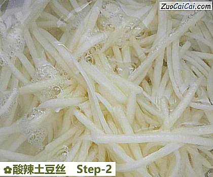 酸辣土豆丝做法第二步骤