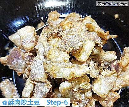 酥肉炒土豆做法第六步骤