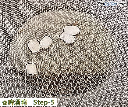 啤酒鸭做法第五步骤