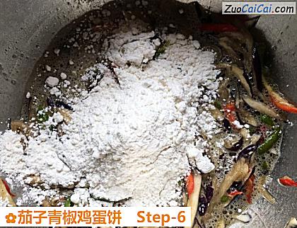 茄子青椒鸡蛋饼做法第六步骤