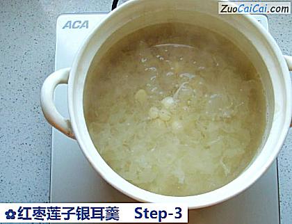 红枣莲子银耳羹做法第三步骤