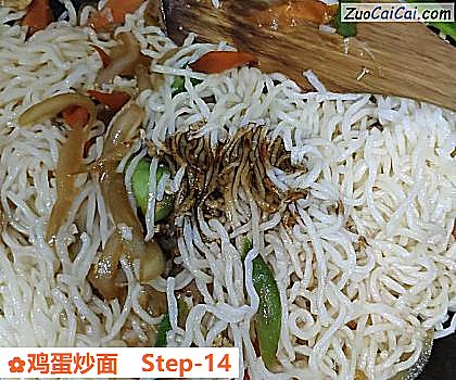 鸡蛋炒面做法第十四步骤