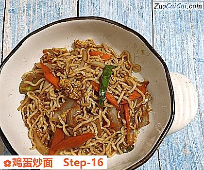鸡蛋炒面做法第十六步骤