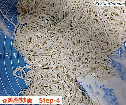 鸡蛋炒面做法第四步骤