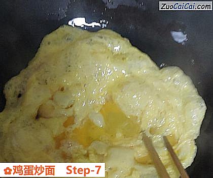 鸡蛋炒面做法第七步骤