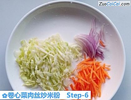 卷心菜肉丝炒米粉做法第六步骤