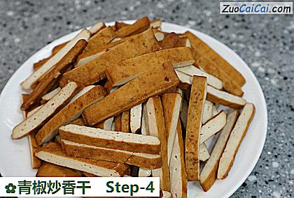 青椒炒香干做法第四步骤