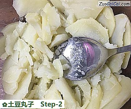 土豆丸子做法第二步骤