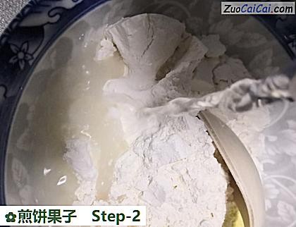煎饼果子做法第二步骤