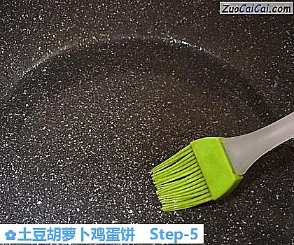 土豆胡萝卜鸡蛋饼做法第五步骤