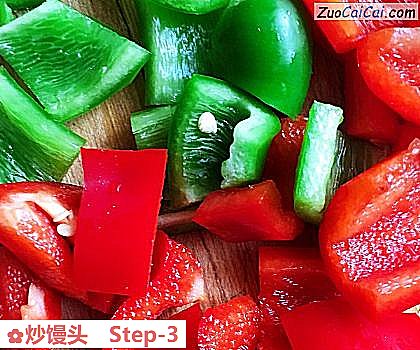 炒馒头做法第三步骤