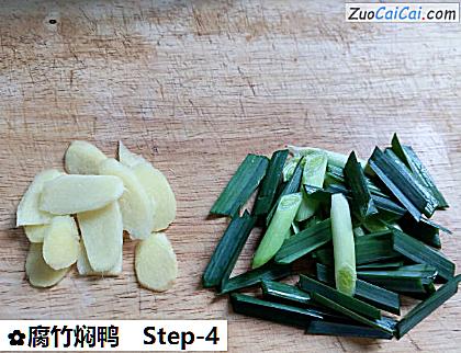 腐竹焖鸭做法第四步骤