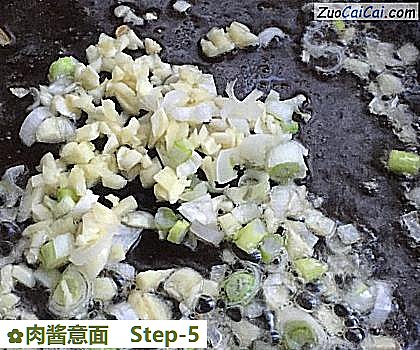 肉酱意面做法第五步骤