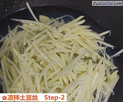 凉拌土豆丝做法第二步骤