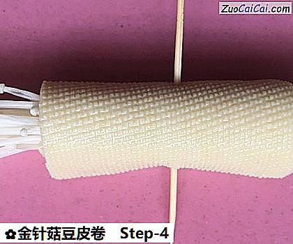 金针菇豆皮卷做法第四步骤