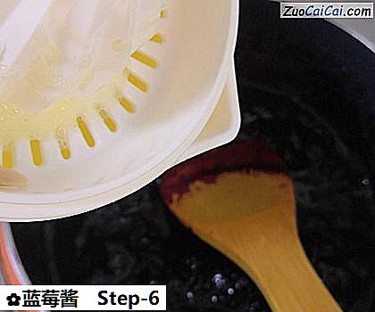 蓝莓酱做法第六步骤