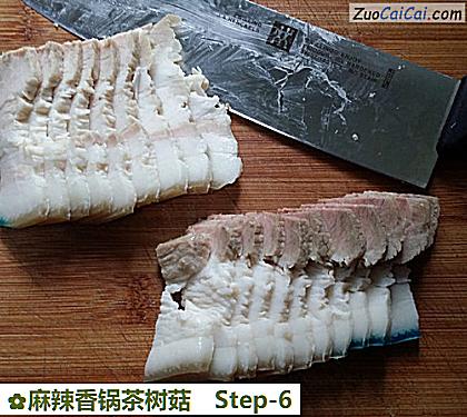 麻辣香锅茶树菇做法第六步骤