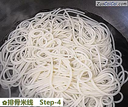 排骨米线做法第四步骤