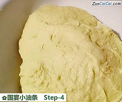 国宴小油条做法第四步骤