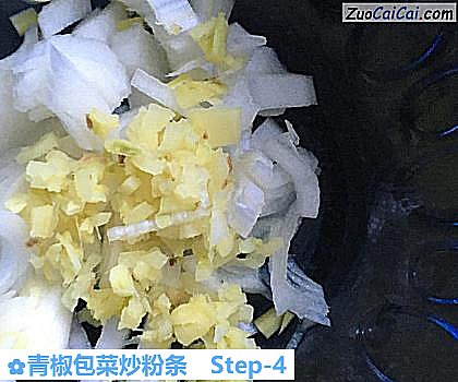 青椒包菜炒粉条做法第四步骤