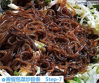 青椒包菜炒粉条做法第七步骤