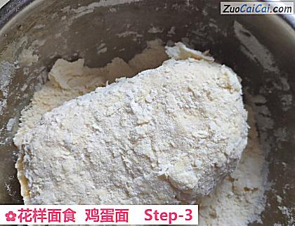 花样面食鸡蛋面做法第三步骤