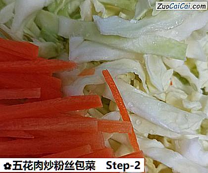五花肉炒粉丝包菜做法第二步骤
