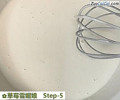 草莓雪媚娘做法第五步骤