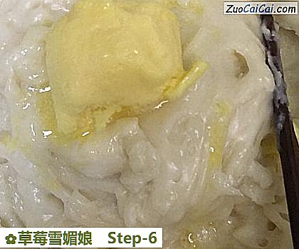 草莓雪媚娘做法第六步骤