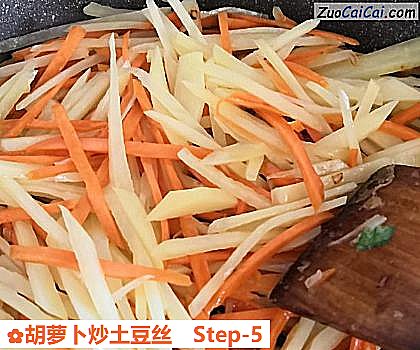 胡萝卜炒土豆丝做法第五步骤