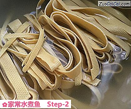 家常水煮鱼做法第二步骤