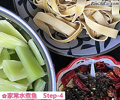 家常水煮鱼做法第四步骤