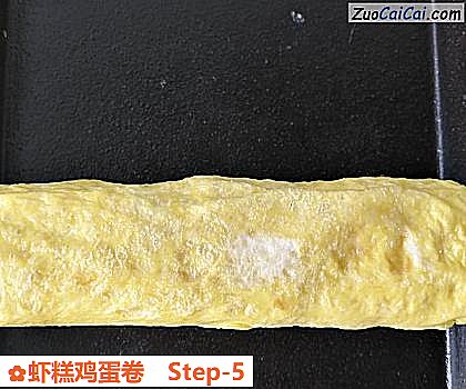 虾糕鸡蛋卷做法第五步骤