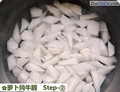 萝卜炖牛腩做法第二步骤