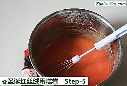 圣诞红丝绒蛋糕卷做法第五步骤