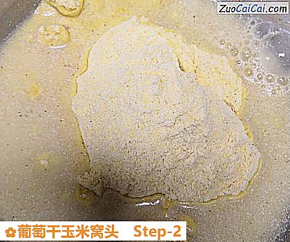 葡萄干玉米窝头做法第二步骤