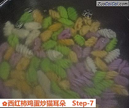 西红柿鸡蛋炒猫耳朵做法第七步骤