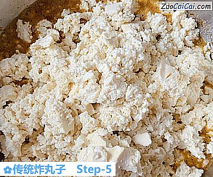 传统炸丸子做法第五步骤