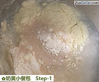 奶黄小餐包做法第一步骤