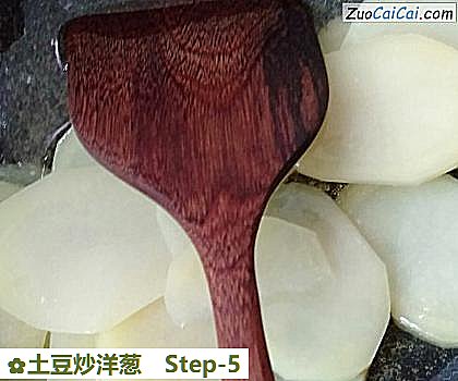 土豆炒洋葱做法第五步骤