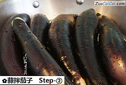 蒜拌茄子做法第二步骤