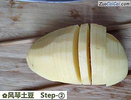 风琴土豆做法第二步骤