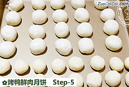 烤鸭鲜肉月饼做法第五步骤