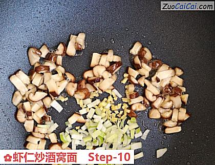 虾仁炒酒窝面做法第十步骤